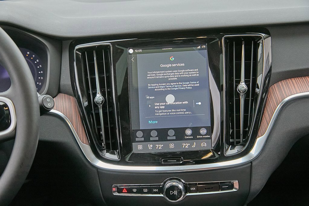 New 2026 Volvo V60 B5 Cross Country Plus w/ Climate Package image 27