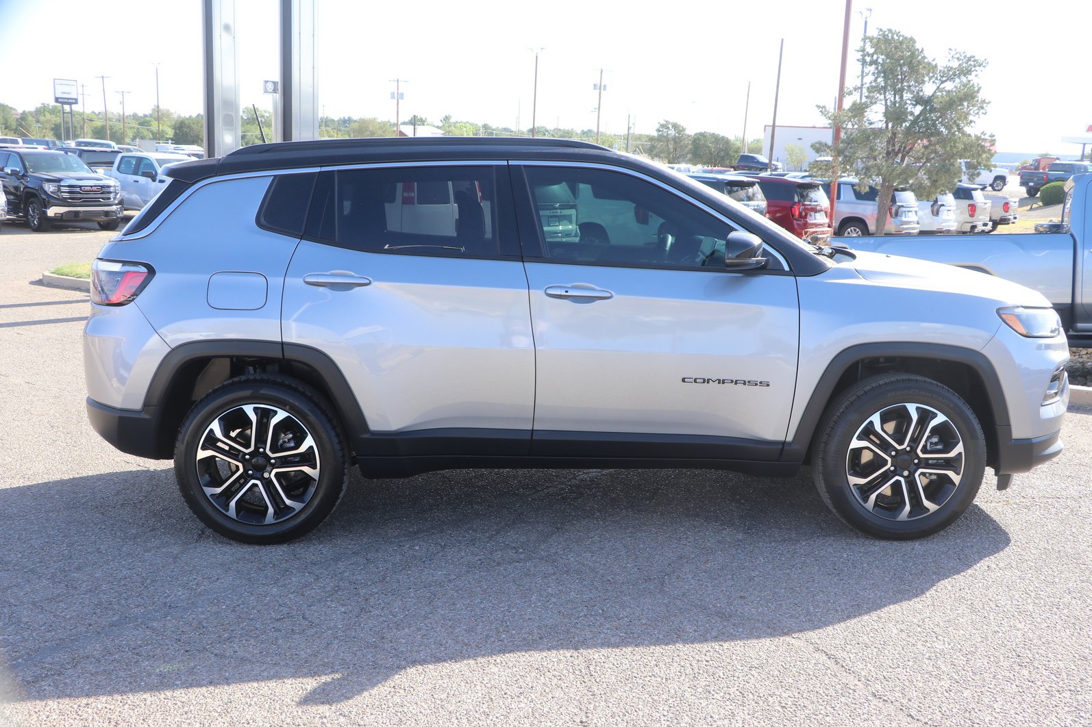 Used 2024 Jeep Compass Limited AWD/4WD image 8