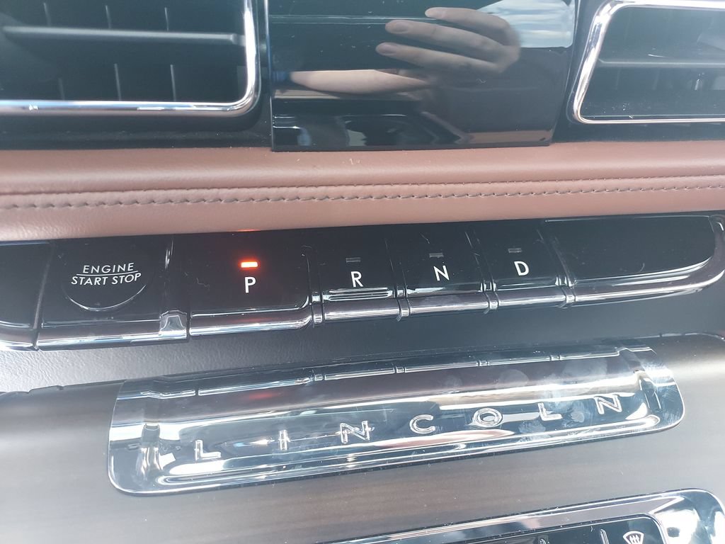 Used 2025 Lincoln Aviator Reserve w/ Jet Appearance Package AWD/4WD image 27