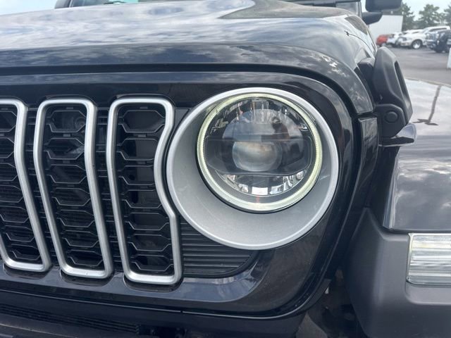 Used 2025 Jeep Wrangler Unlimited Sahara AWD/4WD image 20