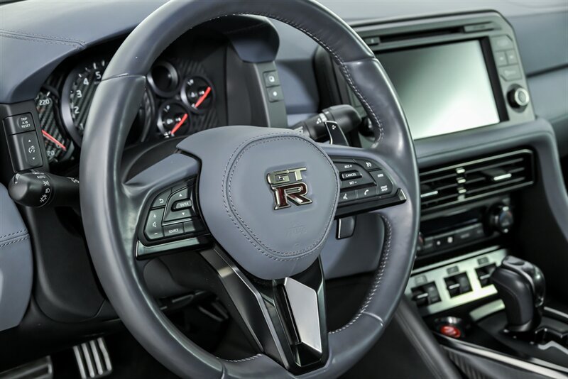 Used 2020 Nissan GT-R Premium AWD/4WD image 25
