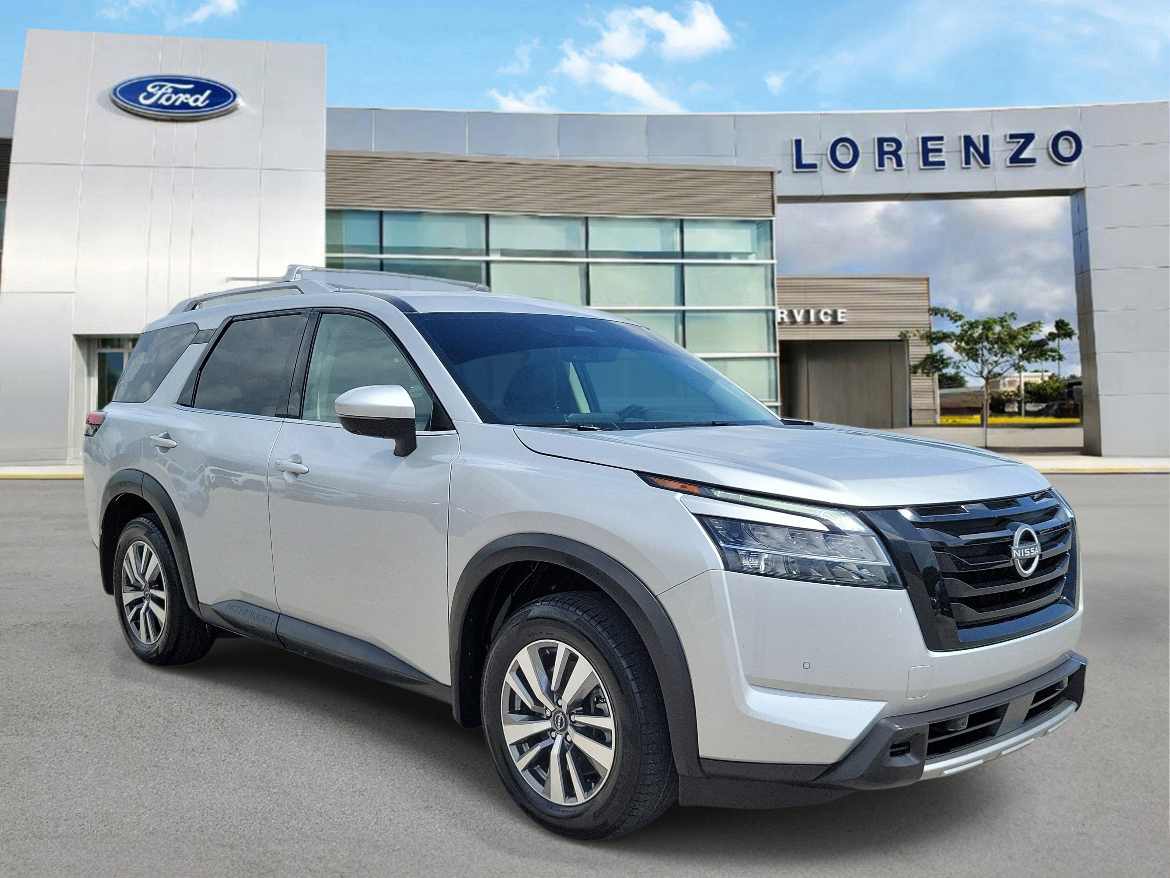 Used 2024 Nissan Pathfinder SL w/ Black Appearance Package FWD image 3