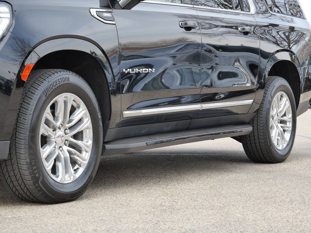 Used 2022 GMC Yukon XL SLT w/ SLT Premium Package image 5