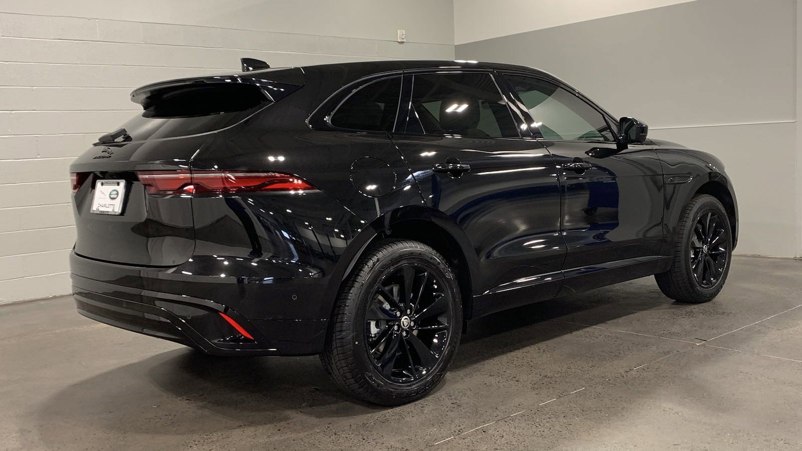 Used 2025 Jaguar F-PACE R-Dynamic S image 2