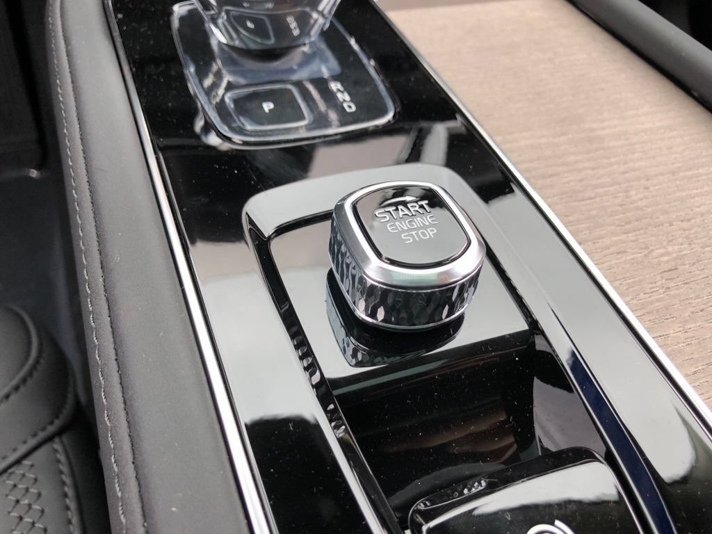 New 2026 Volvo XC90 B6 Plus w/ Protection Package Premier AWD/4WD image 24