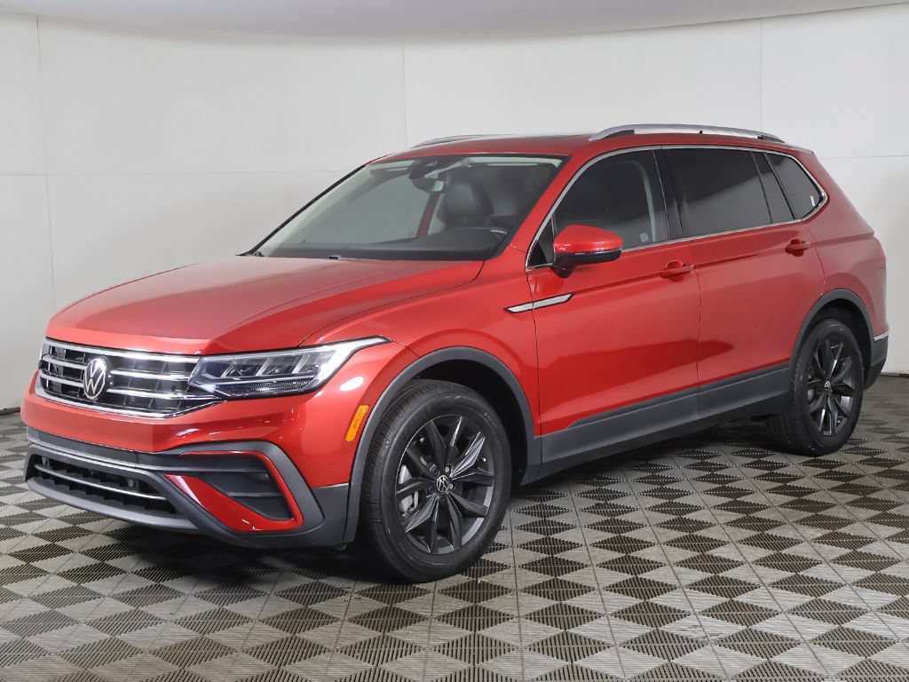Used 2023 Volkswagen Tiguan SE w/ Panoramic Sunroof Package FWD image 9