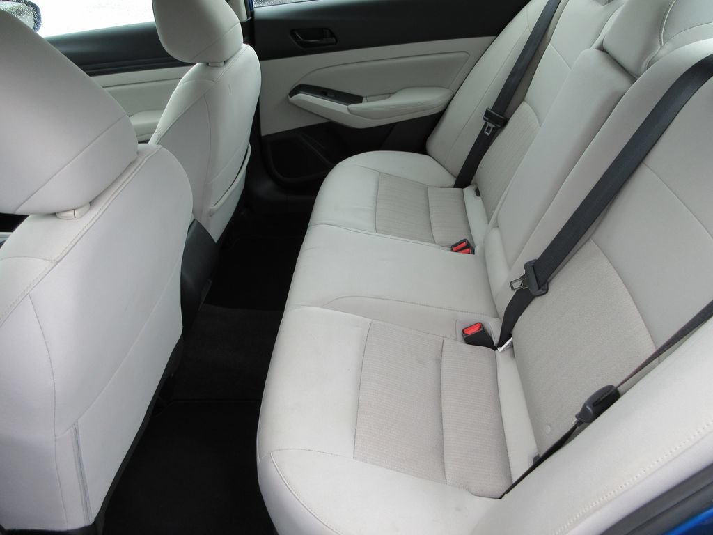 Used 2025 Nissan Altima 2.5 SV FWD image 11