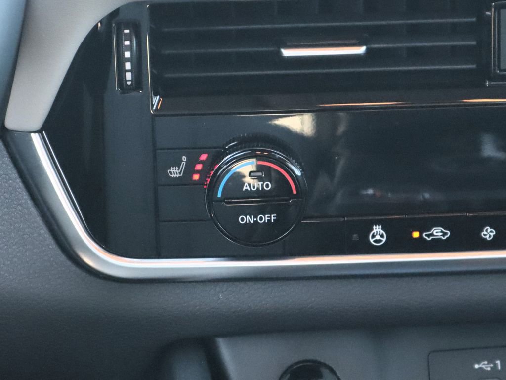 Used 2025 Nissan Rogue SL image 14