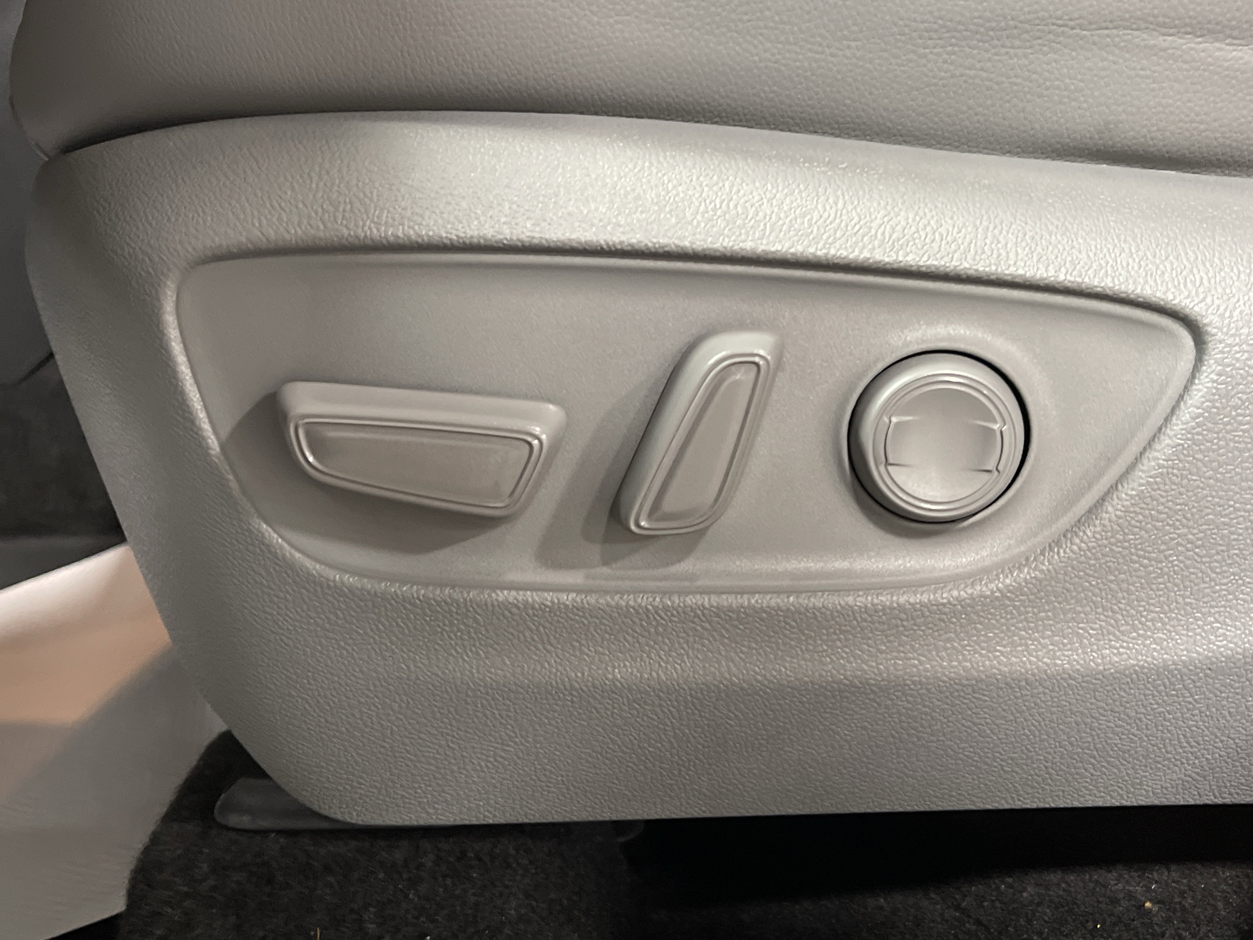 Used 2023 Toyota Highlander XLE image 10