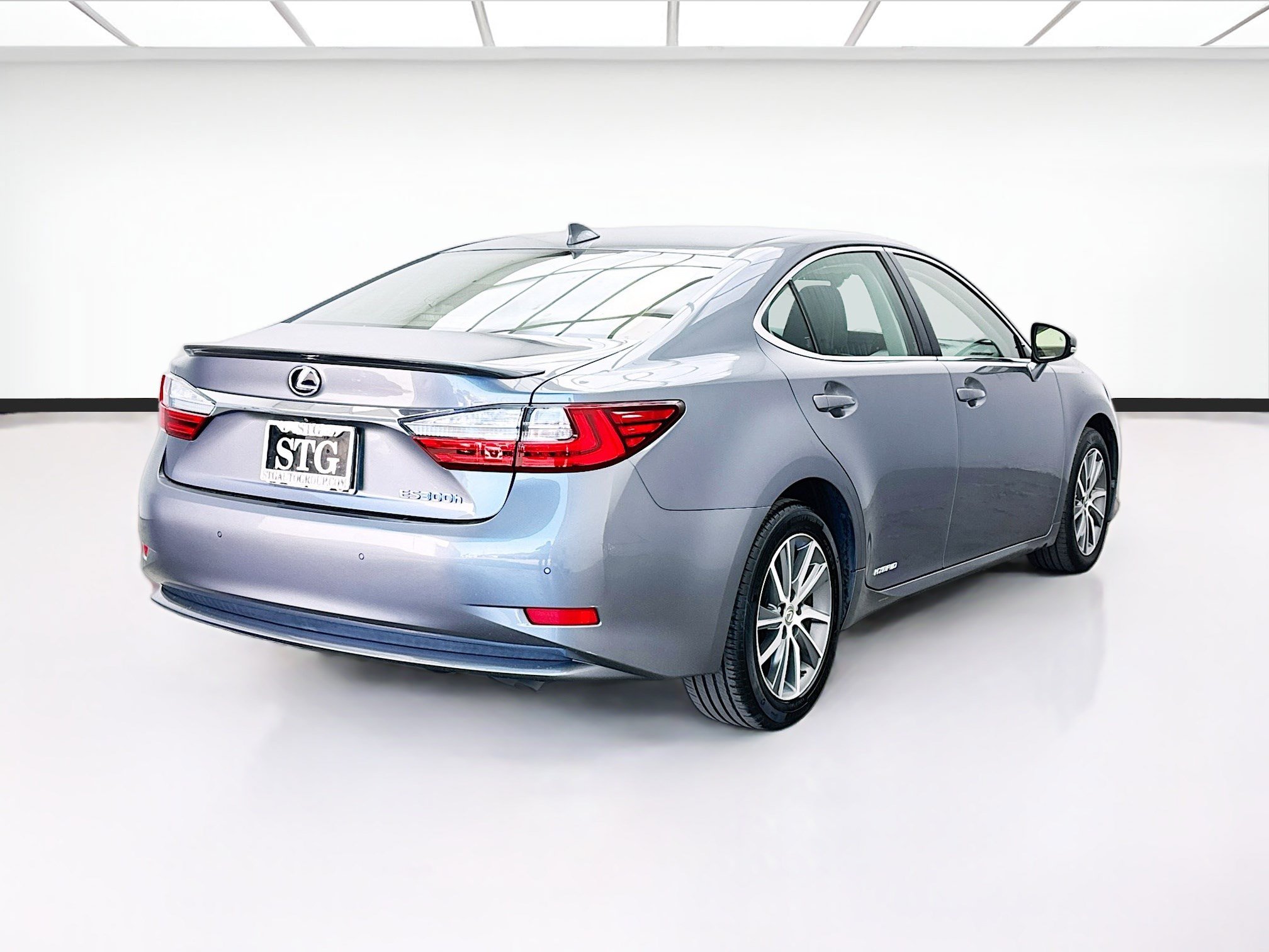 Used 2017 Lexus ES 300h w/ Luxury Package FWD image 4