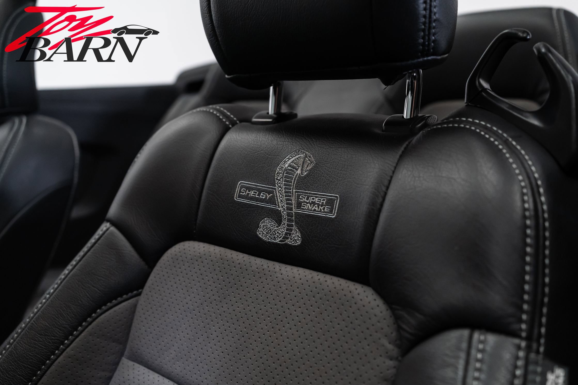 Used 2017 Ford Mustang GT Premium w/ Equipment Group 401A RWD image 34