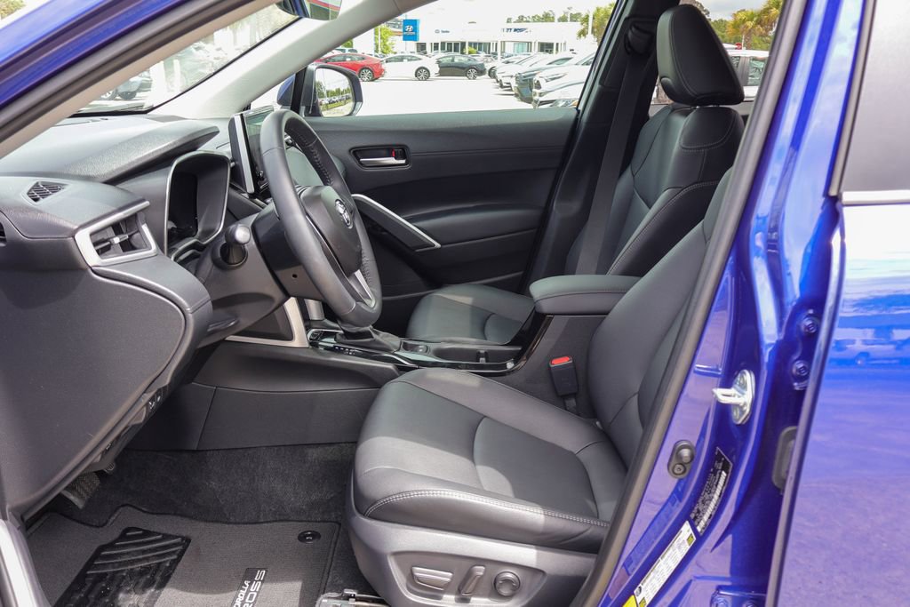 Used 2024 Toyota Corolla Cross XLE w/ Convenience Package FWD image 8