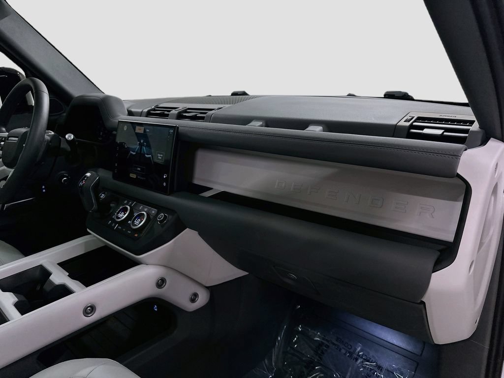 Used 2025 Land Rover Defender 110 S AWD/4WD image 30