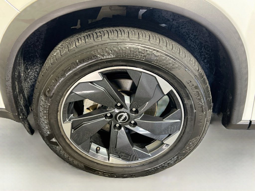 Used 2024 Nissan Rogue SV AWD/4WD image 11