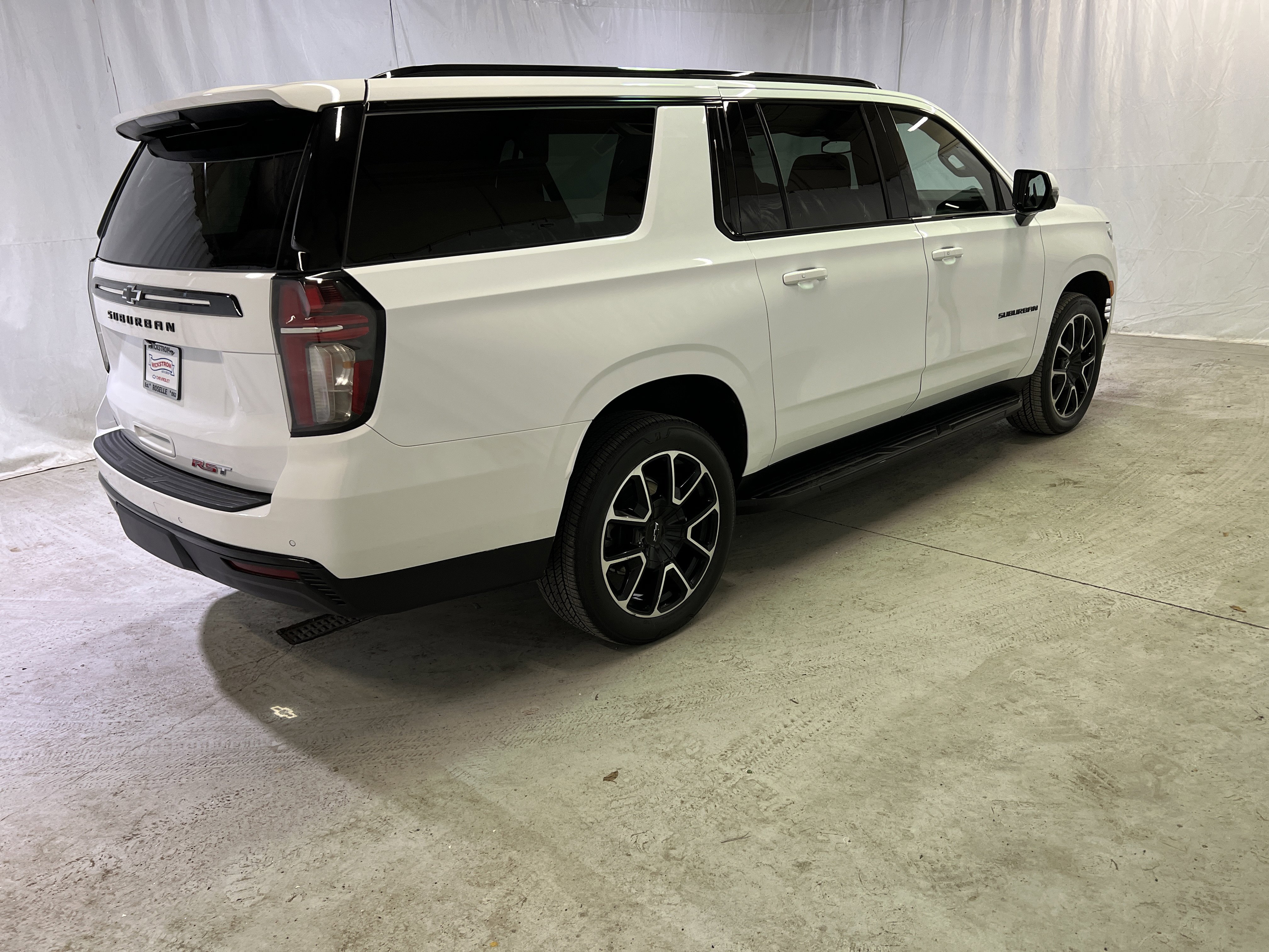 Used 2023 Chevrolet Suburban RST w/ Luxury Package image 11