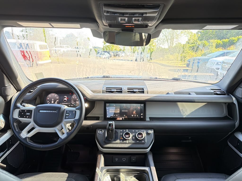Used 2023 Land Rover Defender 110 X-Dynamic SE AWD/4WD image 18