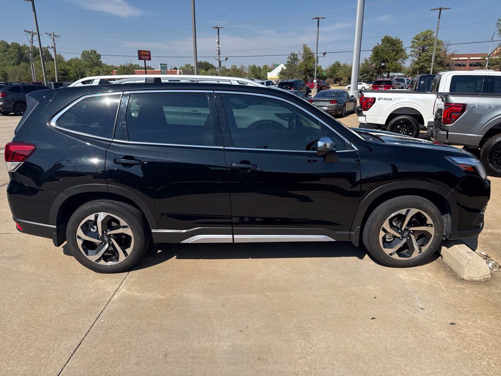 Used 2024 Subaru Forester Touring w/ Convenience Package AWD/4WD image 3