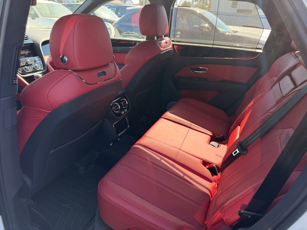 Used 2023 Bentley Bentayga image 13