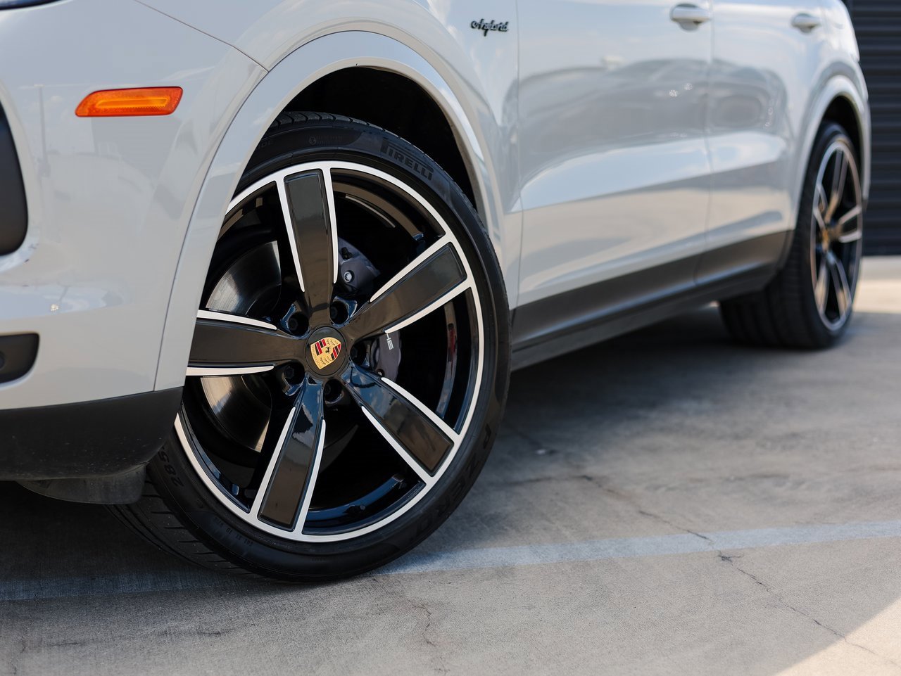 Certified 2022 Porsche Cayenne Platinum Edition image 12