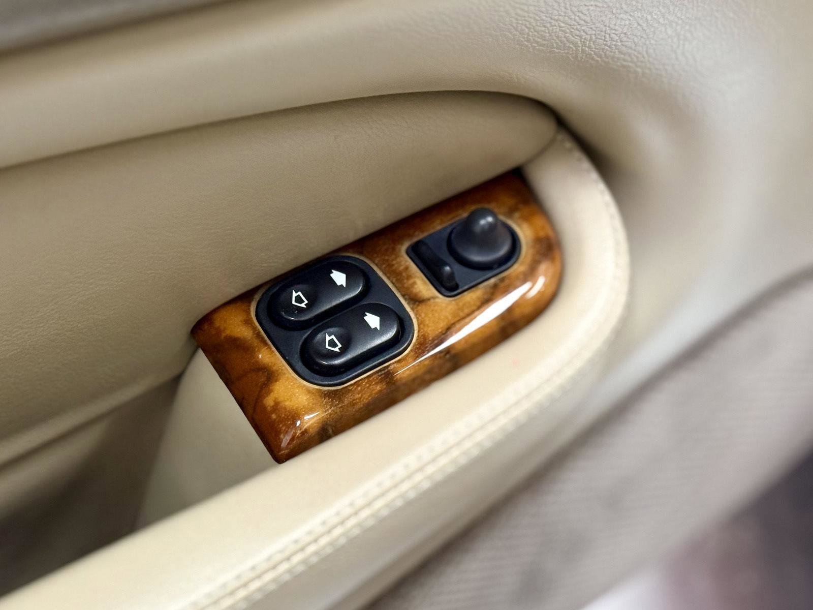 Used 2001 Jaguar XK8 Convertible RWD image 12