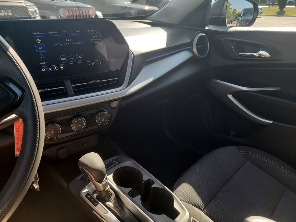 Used 2025 Chevrolet Trax LS image 16