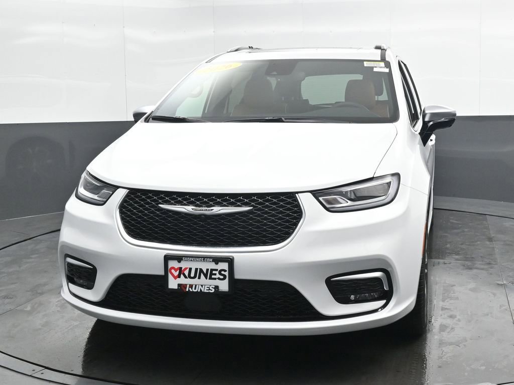 New 2026 Chrysler Pacifica Pinnacle w/ Trailer Tow Group AWD/4WD image 6