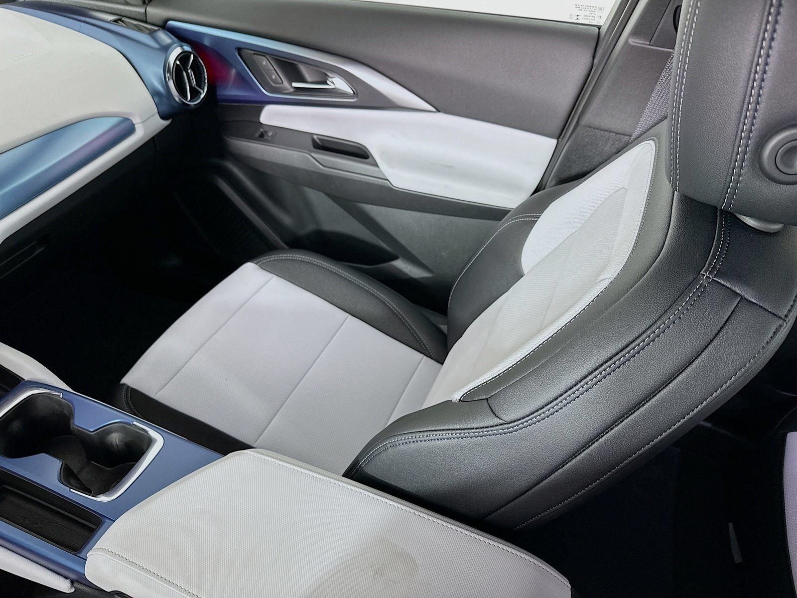 New 2026 Chevrolet Equinox EV LT AWD/4WD image 23