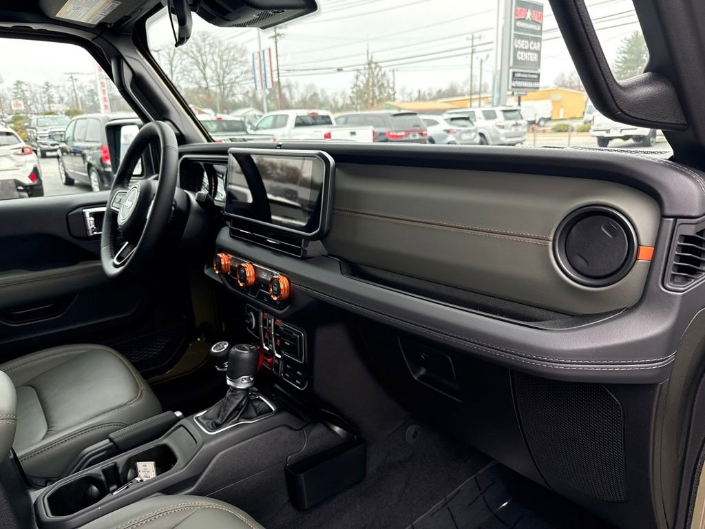 Used 2025 Jeep Gladiator Mojave w/ Convenience Group image 17
