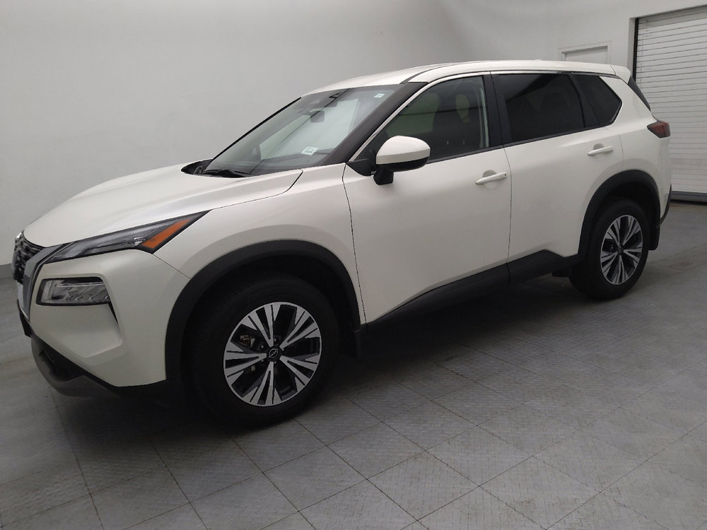 Used 2023 Nissan Rogue SV image 2