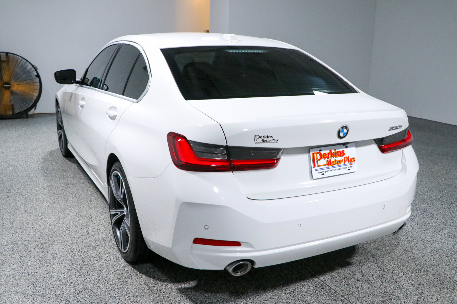 Used 2024 BMW 330i Sedan w/ Premium Package RWD image 9