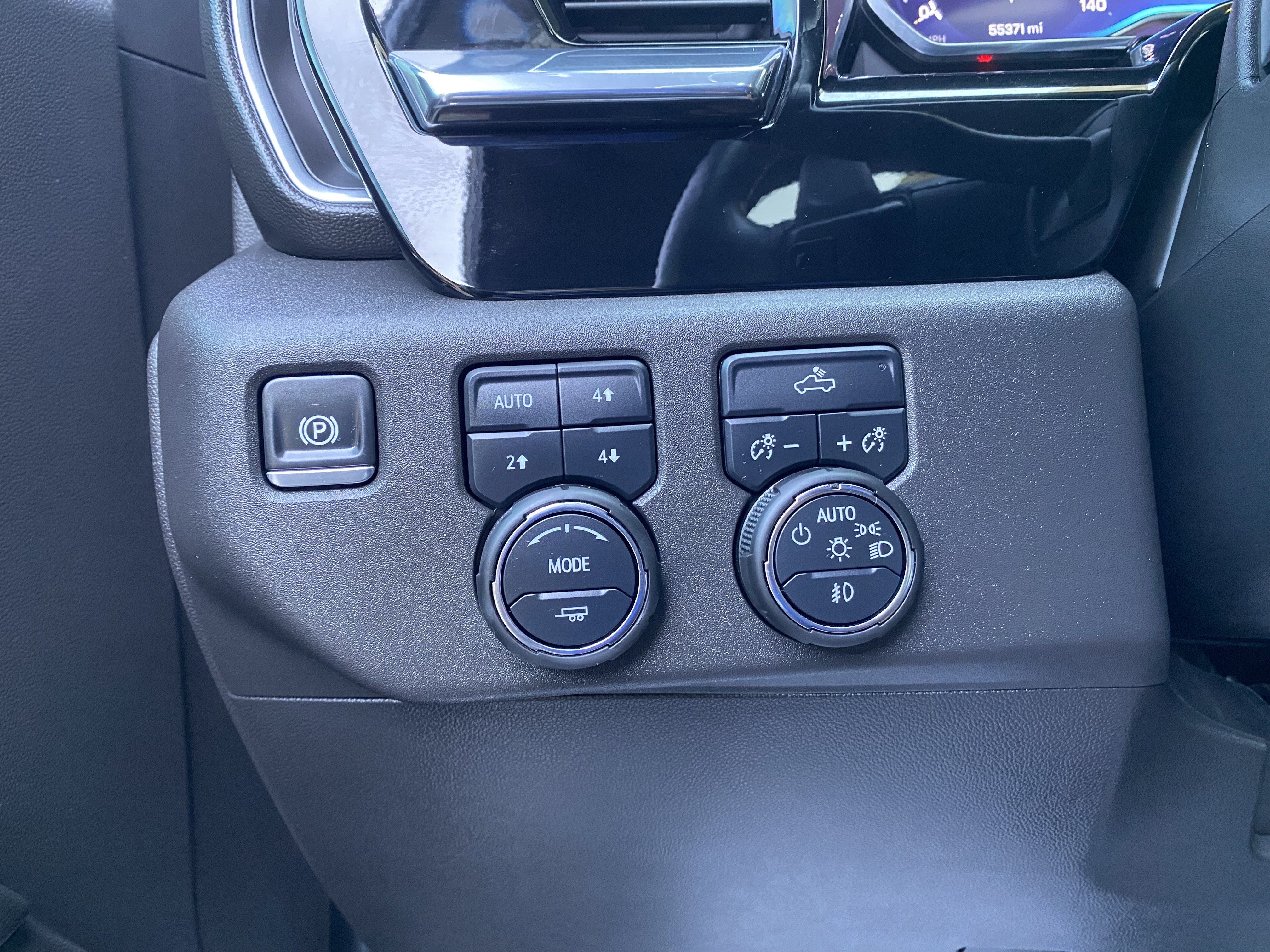 Used 2024 Chevrolet Silverado 1500 LT Trail Boss w/ Convenience Package II AWD/4WD image 18