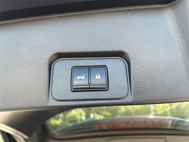 Used 2024 Nissan Rogue SV image 16