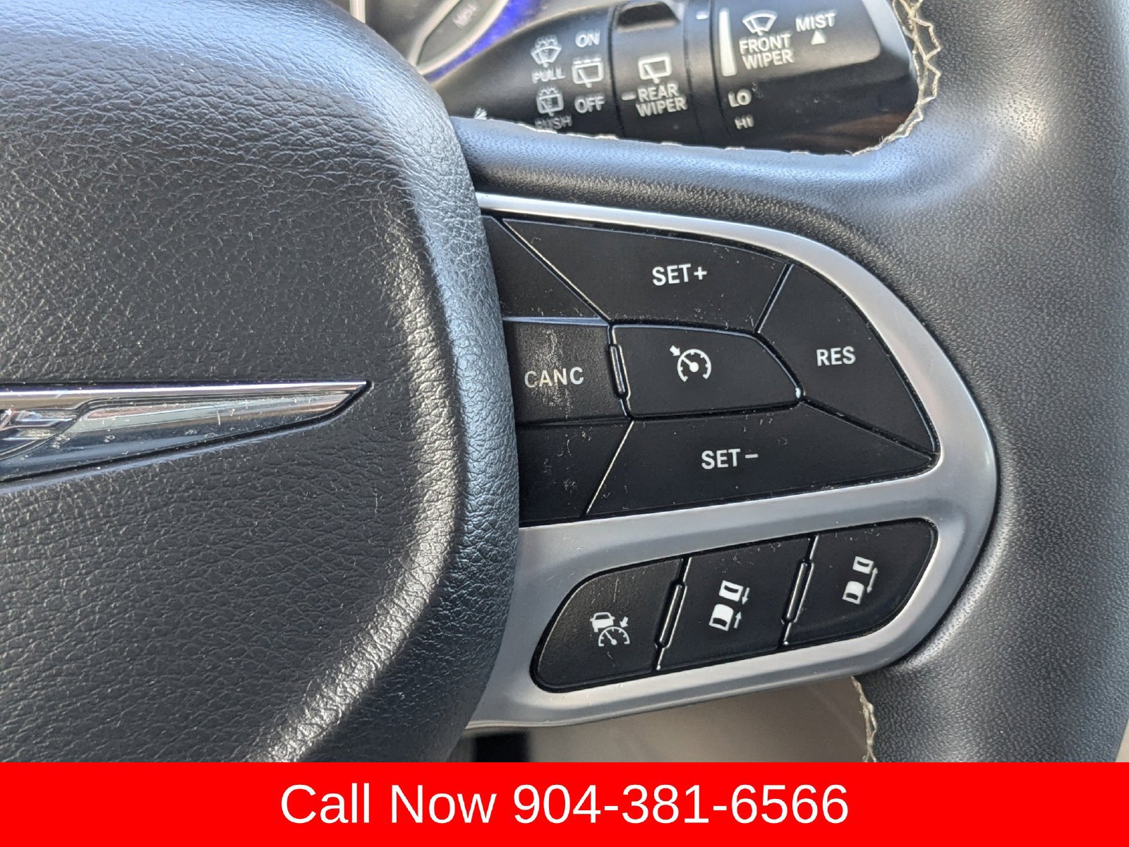 Used 2024 Chrysler Pacifica Limited FWD image 28