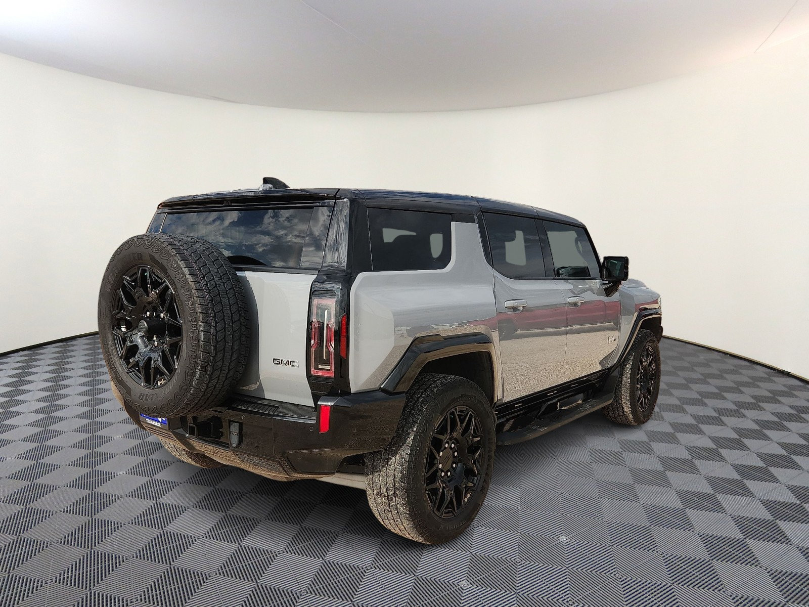Used 2025 GMC Hummer EV 2X w/ LPO, Cargo Utility Package AWD/4WD image 4