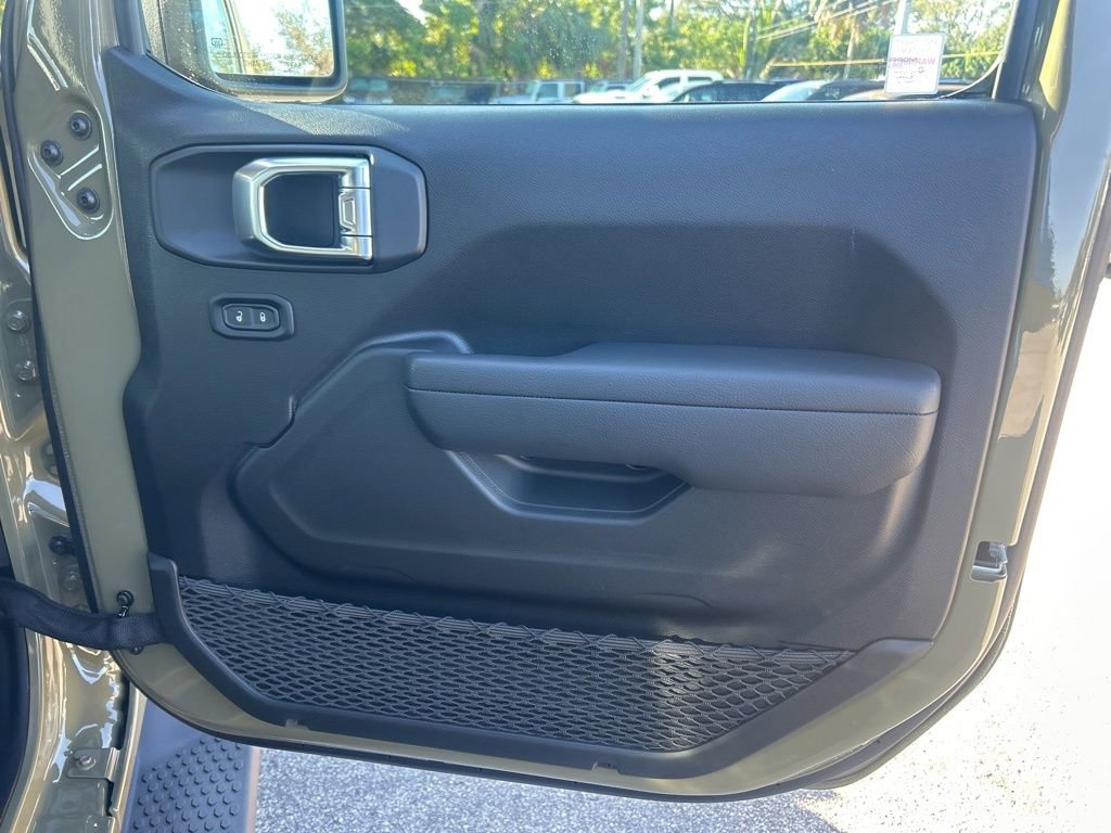 New 2025 Jeep Wrangler Unlimited Rubicon 4xe w/ Safety Group image 28