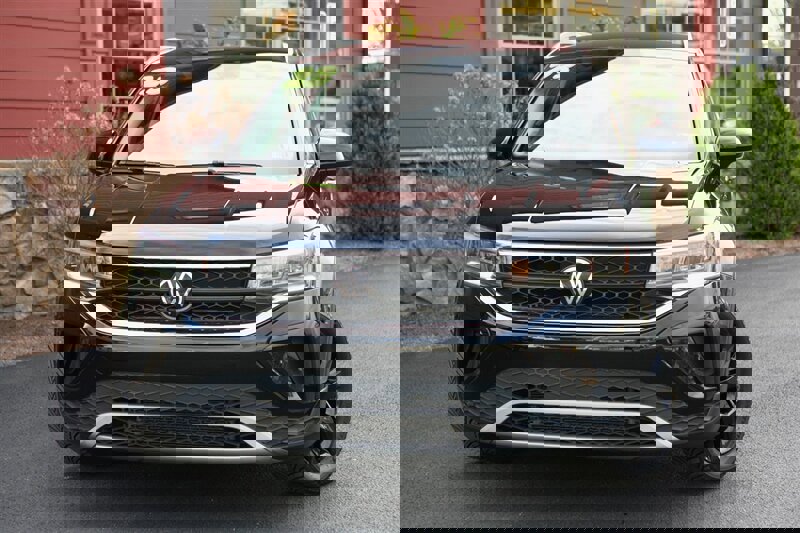 Used 2023 Volkswagen Taos SE AWD/4WD image 2