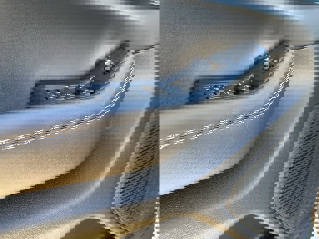 New 2025 Jeep Grand Cherokee Altitude image 11