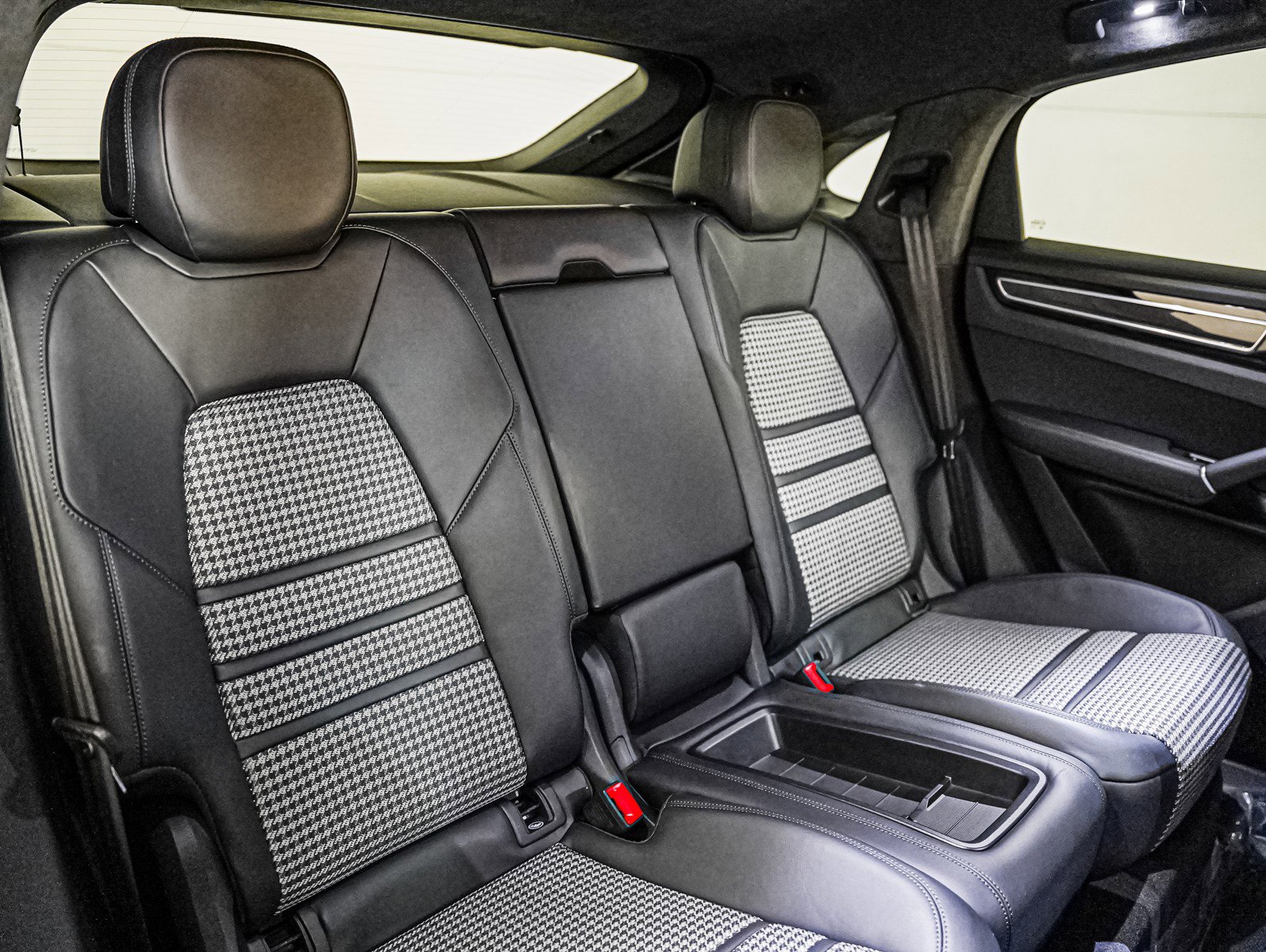 Certified 2023 Porsche Cayenne GTS image 6