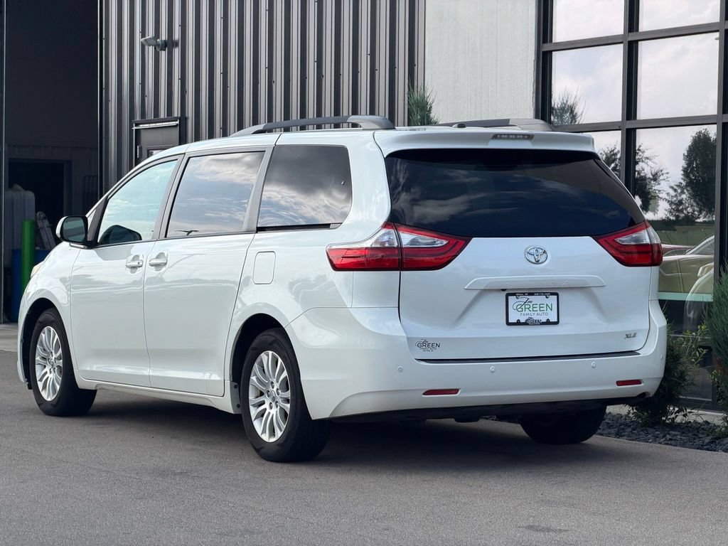 Used 2017 Toyota Sienna XLE w/ XLE Navigation Package FWD image 3