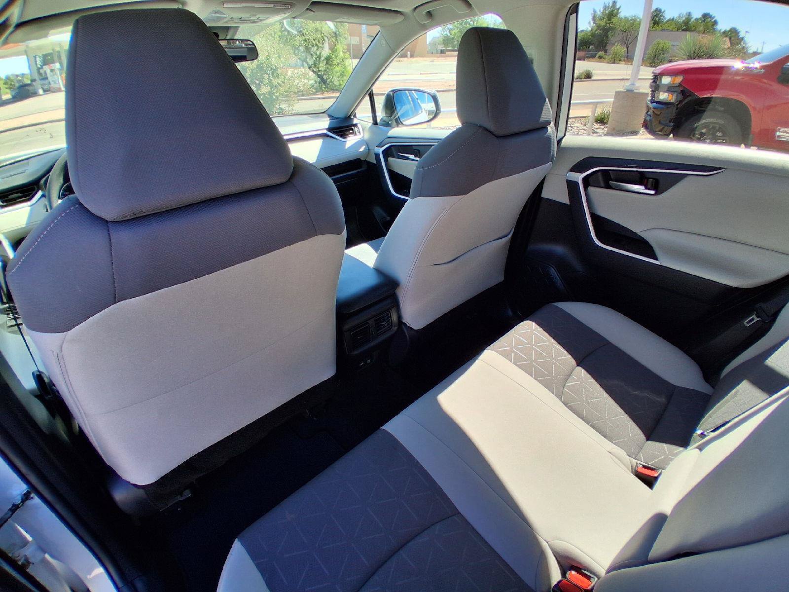 Used 2021 Toyota RAV4 XLE w/ Convenience Package AWD/4WD image 18