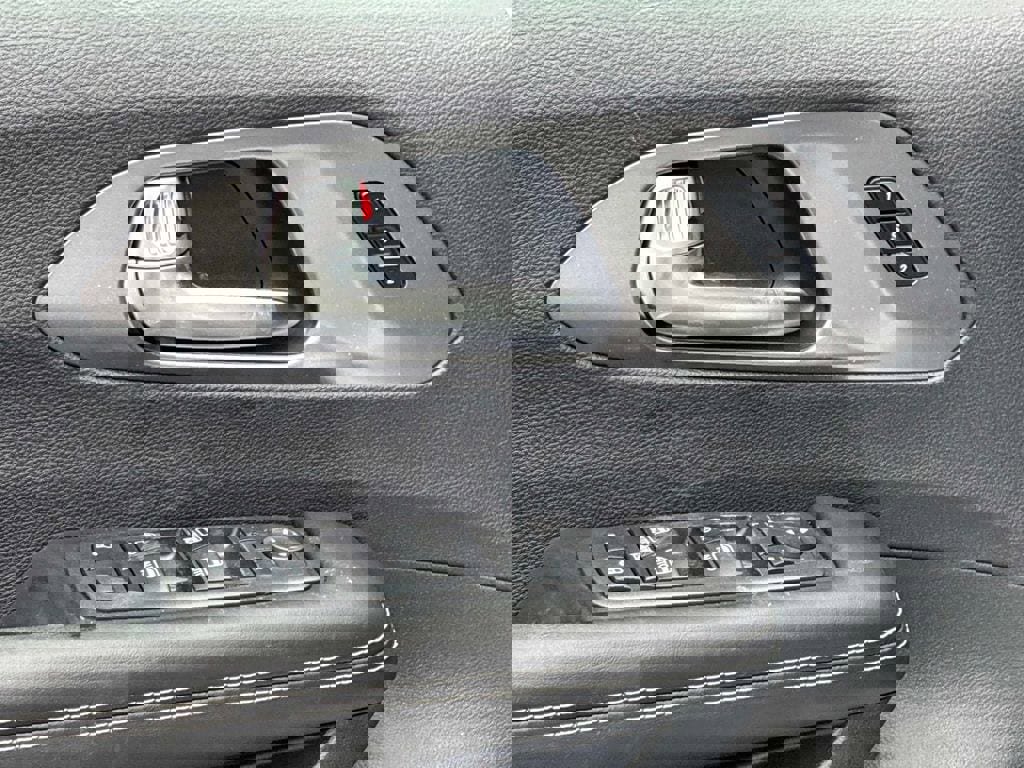 New 2026 Chrysler Pacifica Select AWD/4WD image 10