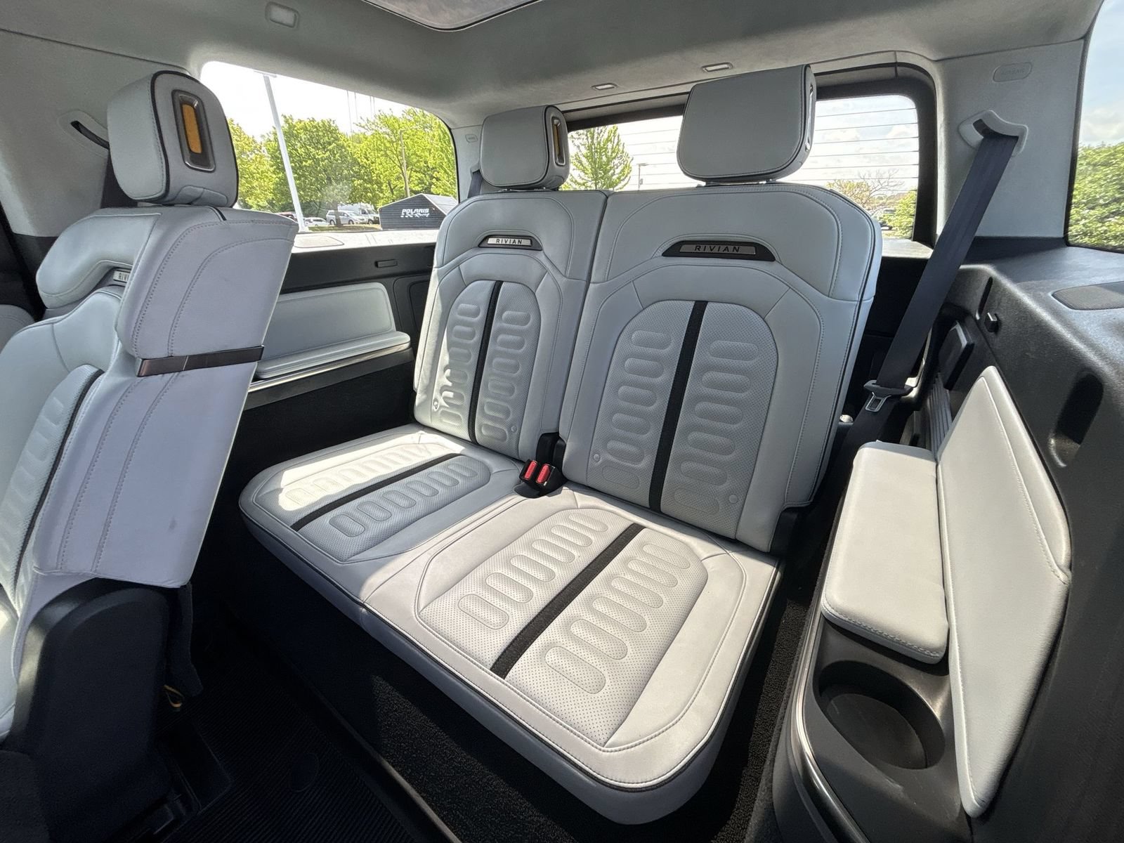 Used 2023 Rivian R1S Adventure AWD/4WD image 25