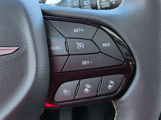 Used 2023 Chrysler Pacifica Limited w/ Uconnect Theater Family Group image 28