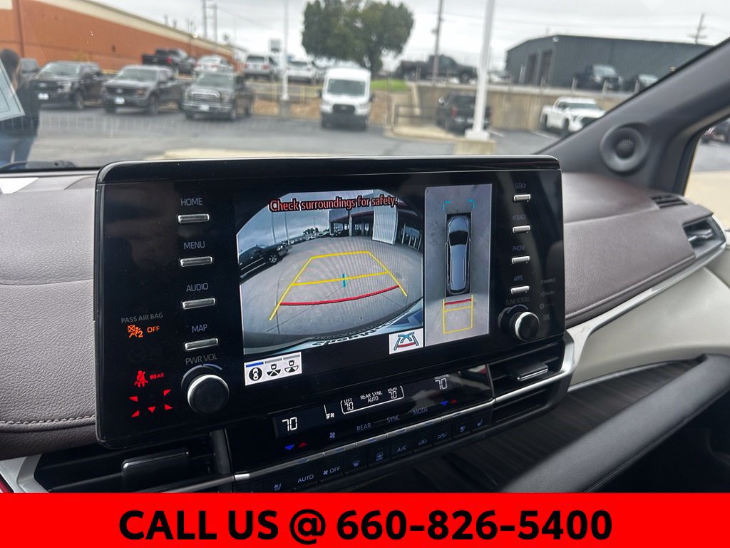 Used 2023 Toyota Sienna Platinum AWD/4WD image 17