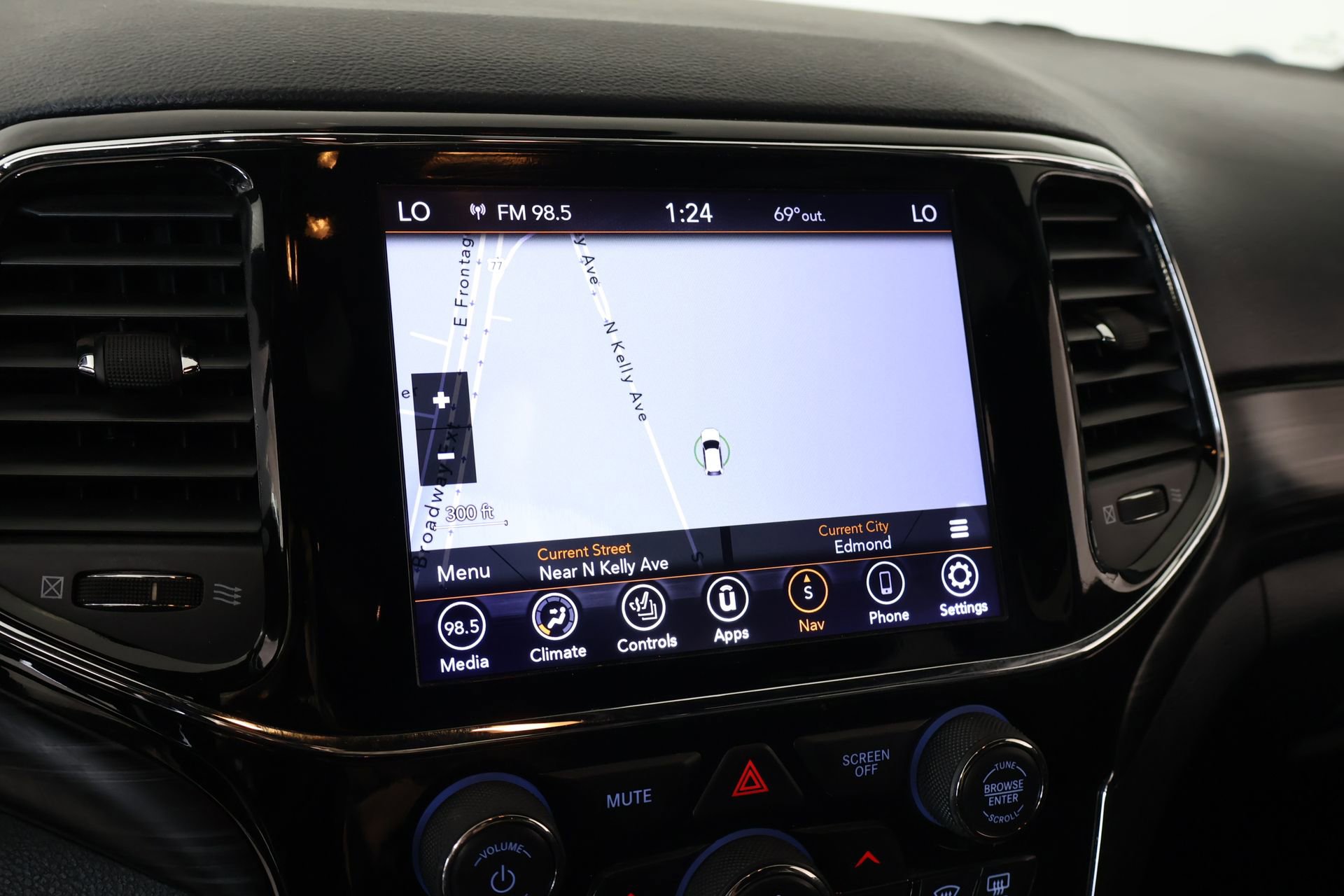 Used 2020 Jeep Grand Cherokee Altitude AWD/4WD image 7