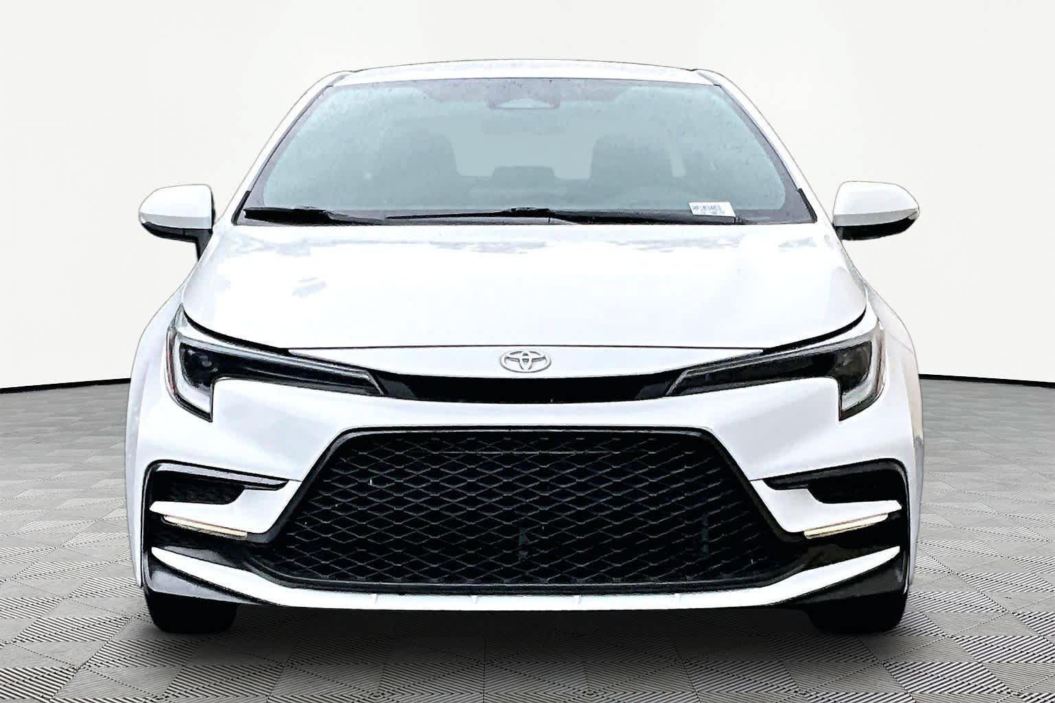 Certified 2024 Toyota Corolla SE FWD image 4