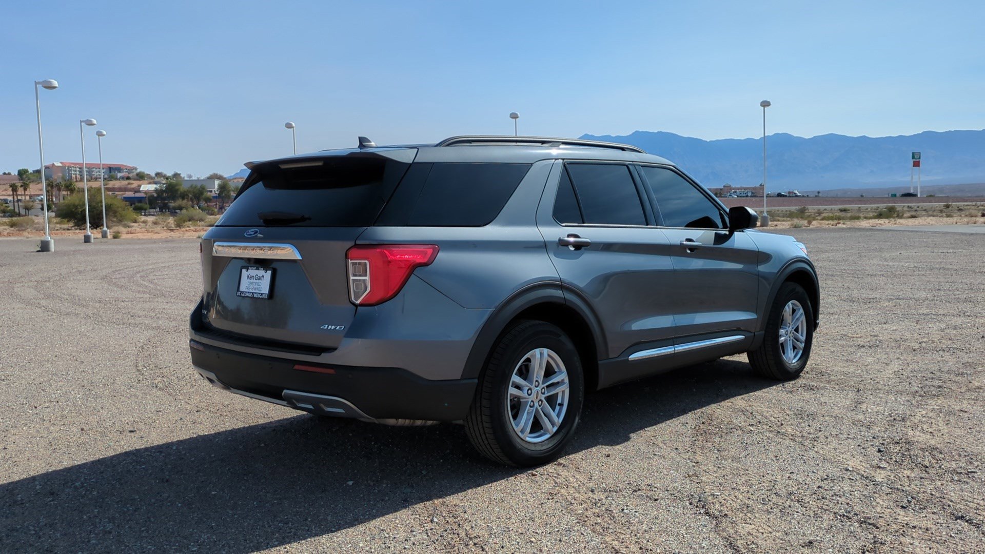 Used 2024 Ford Explorer XLT w/ Equipment Group 202A AWD/4WD image 3