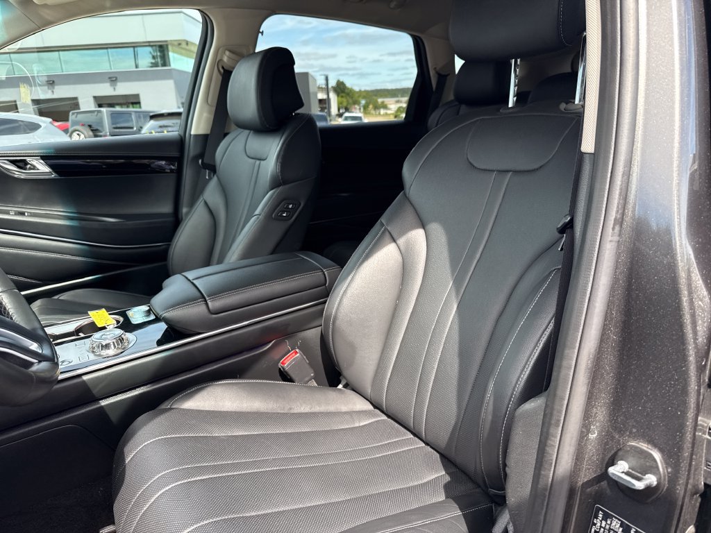 Used 2025 Genesis GV80 2.5T Standard AWD/4WD image 16