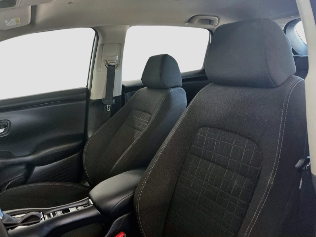 Used 2025 Honda HR-V LX image 18