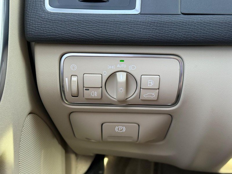 Used 2016 Volvo XC60 T5 Premier w/ Proximity Package FWD image 19